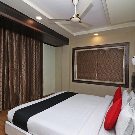 แฟ็บโฮเต็ล เอมเมอรัลด์ Hotel โกลกาตา ภายนอก รูปภาพ